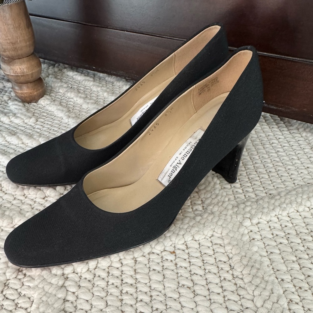 Etienne Aigner Black Classic Round-Toe Pumps, excellent condition! Size 8 1/2 - Picture 2 of 7